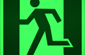 Знак E 01-01 "Выход здесь (левосторонний)"  фотолюминесцентный 100x100